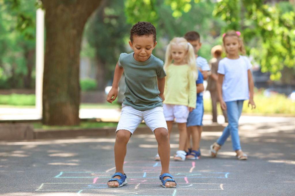 Des jeux pédagogiques pour apprendre les effets du soleil aux enfants